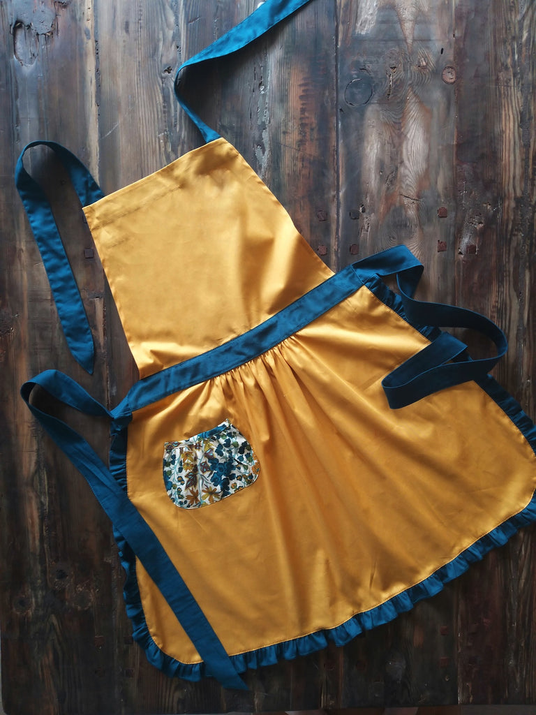 Delantal Edna (con accesorio de regalo)