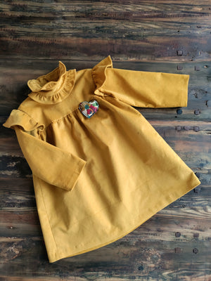 NUEVO Vestido Pana Mostaza con prendedor