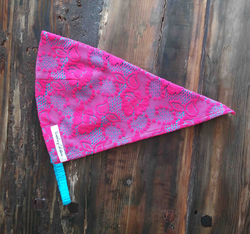 Pañoleta papel picado azul-fucsia